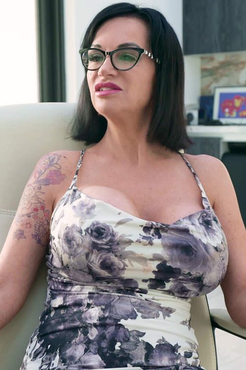 cover-th.jpg Nude Photo