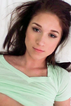 Naiomi Mae's Nude Picture